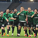 Kocaelispor ezeli rakibi Sakaryaspor'u farklı yenerek 1. lige yükseldi