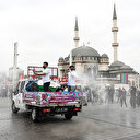 Bugün ibadete açılacak Taksim Camii'nin çevresi gül suyu ile yıkandı