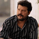 Ünlü oyuncu İlker Aksum'un aracı takla attı: Araba hurdaya döndü