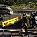 Kuzey Marmara Otoyolu'nda vinç devrildi