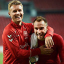 Danimarka'da kahraman Simon Kjaer