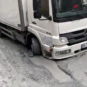 Avcılar'da İSKİ'nin çalışma yaptığı yol 17 günde üç kez çöktü: Araçlar çekiciler ile kurtarıldı