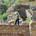 Antik kenti ayağa kaldırmak için iğneyle kuyu kazıyorlar: Çok küçük bir eserin yapımı bile 10 gün sürüyor