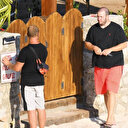 Şahan Gökbakar'ın ıssız koydaki evi gündem oldu: Kapıda dürbünle bekliyor gelenleri kovuyor