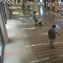 AVM'de 10 yaşındaki çocuk kendisine çarptı diye öldüresiye dövdü: Savcı duyarsız kalmadı