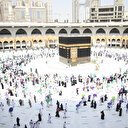 Hacı adaylarından sosyal mesafeli tavaf