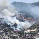 Hatay'da orman yangını: Alevler evlere sıçradı