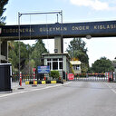 İzmir'de kışlaya sabotaj girişimi: Nöbetçiler fark edince kaçtılar