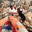 Bodrum'da kayalıklara sığınan yaşlı adamı Sahil Güvenlik kurtardı