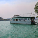 Yangından kaçmak için tekneyle açıldıkları gölde dehşeti yaşadılar