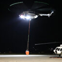 Helikopterler gece karanlığında da alevlerle mücadele etti