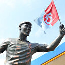 Trabzonsporlu taraftar yıldız oyuncunun heykelini dikti