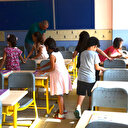 Yüz yüze eğitim başlıyor: Ders kitapları sıralara konulmaya başlandı