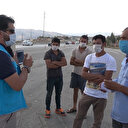 Karantinadan kaçan şahıs minibüste battaniyeye saklanırken yakalandı: Yurtta kalamam