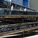 Avcılar'daki üst geçitte korkutan görüntü: Yürürken tedirgin oluyoruz