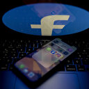 Facebook çalışanlarının kartları kapıları açmıyor