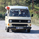 'Fahriye' köy köy dolaşıyor: Mobil aşı ekibi 'nostaljik minibüs'le aşılamaya katkı sağlıyor