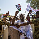 Sudan'da sular durulmuyor: Binlerce kişi hükümetin feshi talebiyle Cumhurbaşkanlığı Sarayı önünde toplandı