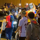 Barcelona taraftarı Koeman'ın arabasını durdurmaya çalıştı