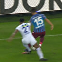 Karadeniz derbisinde kırmızı kart tartışması: Meler sarı dedi, VAR ilgilenmedi