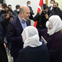 İçişleri Bakanı Soylu, Muş'ta çocukları için HDP önünde eylem yapan ailelerle görüştü: Bunu ancak ana yüreği yapar