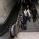 Taksim metrosunda yürümeyen merdiven çilesi