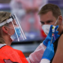 Aşı zorunluluğu başladı: Binlerce çalışan ücretsiz izne çıkarıldı