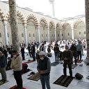 Diyanet cemaatlerde mesafe kurallarını kaldırdı: Saflar sıklaşıyor