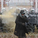 Polonya-Belarus sınırında gerginlik: Göçmenlere tazyikli su ve göz yaşartıcı gazla müdahale