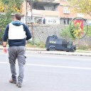 Duvarda gören polisi aradı: PKK paçavrası indirildi operasyon başlatıldı