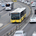 Metrobüs arazı yaptı: Duraklarda yoğunluk oluştu