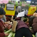 Çin'de inanılmaz görüntüler: Karantinada aç kalmamak için birbirlerine girdiler