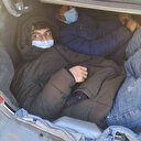 Otomobil bagajında saklanırken bulundular