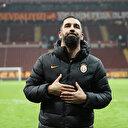 Arda Turan'ın gözleri doldu