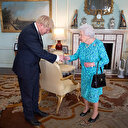 Boris Johnson ülkede yas ilan edildiği dönemde parti için Kraliçe Elizabeth'ten özür diledi