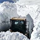 Altı metre karda ekiplerin zorlu mücadelesi