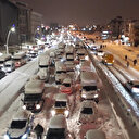 İstanbul'da trafik yoğunluğu yüzde 90'a ulaştı: Vatandaş saatlerdir yollarda mahsur