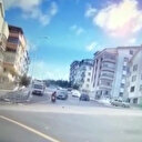 Kontrolden çıkan otomobilin çarptığı motokurye hayatını kaybetti