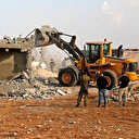 İsrail ordusu dört evi yıkmak için buldozerle Filistin köyünü bastı