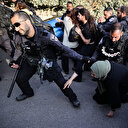 İşgalci İsrail güçleri Filistinli göstericilere copla saldırdı