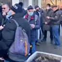 Ukrayna'da askerlik şubesi önünde kuyruk oluştu