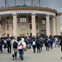 Kiev'den ayrılmak isteyen Ukraynalılar tren garında yoğunluk oluşturdu