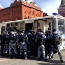 Rusya'da savaşa karşı gösteri yapan kim varsa gözaltına alınıyor