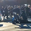Rus polisi yere düşen göstericiyi böyle darp etti