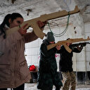 Zelenskiy Ukrayna'da savaş döneminde sivillerin silah kullanımına dair yasayı imzaladı