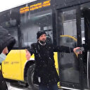 Yolda kalan İETT otobüsünün şoföründen "tuzlama" tepkisi