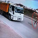 Köpeklerden kaçarken kamyonun altında kalan küçük Mahra 'Ölmeyeceğim değil mi baba' demiş