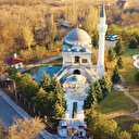 Onlarca Türk camide mahsur