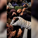 Ukraynalı askerler Rus yanlısı sivilleri bir evde esir aldı