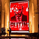 Rus sanatçıdan kanlı Putin portresi